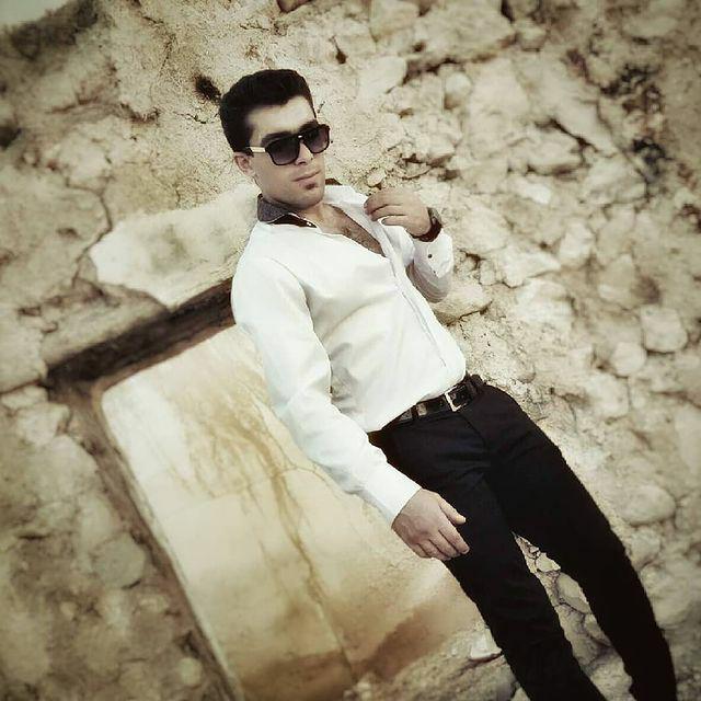 فرشید حکمتی پخار گرم نفسلت من ریم بزنه